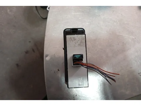 Διακόπτης Παραθύρων Κεντρικός Αριστερής 8pin για VW GOLF (2004 - 2008) Mk5 (1K1) Hatchback - 5dr , JETTA (2005 - 2011) (1K2) Sedan - 4dr , PASSAT (2005 - 2011) (3C2)  - 