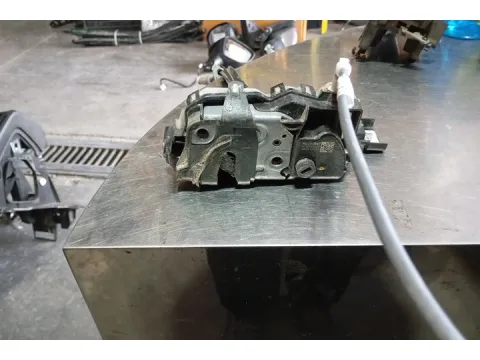 Ηλεκτρομαγνητική Κλειδαριά Εμπρός Δεξιά 6pin για PEUGEOT 208 (2019 - )  - 