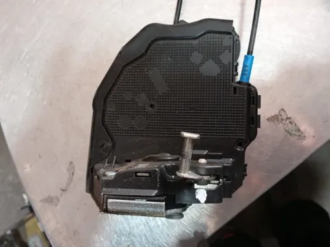 Ηλεκτρομαγνητική Κλειδαριά Πίσω Δεξιά 4pin για TOYOTA AURIS (2009 - 2013) 