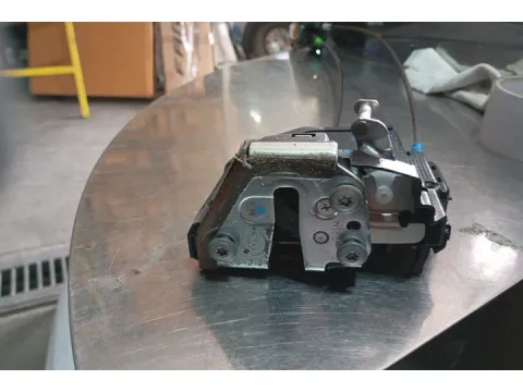 Ηλεκτρομαγνητική Κλειδαριά Πίσω Δεξιά 4pin για TOYOTA AURIS (2009 - 2013)  - 