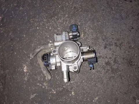 Σώμα Πεταλούδας 2221000090 για TOYOTA COROLLA (2004 - 2007) (E120) 