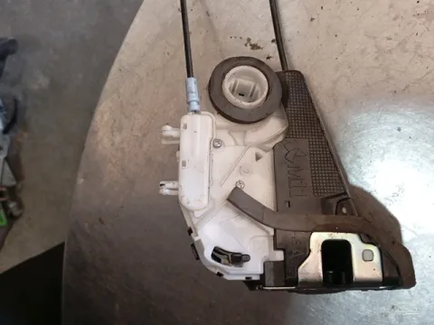 Ηλεκτρομαγνητική Κλειδαριά Πίσω Δεξιά 2pin  για TOYOTA YARIS (2015 - 2017) 