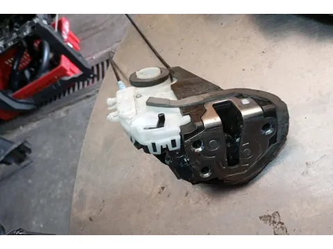 Ηλεκτρομαγνητική Κλειδαριά Πίσω Δεξιά 2pin  για TOYOTA YARIS (2015 - 2017)  - 