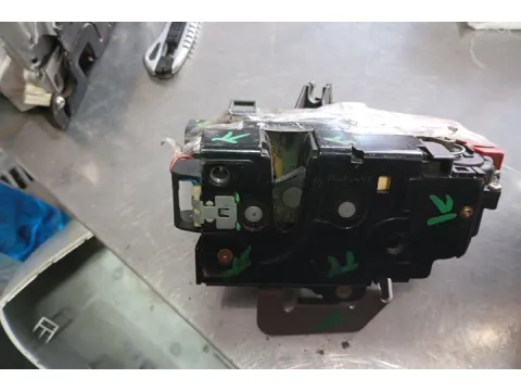 Ηλεκτρομαγνητική Κλειδαριά Εμπρός Δεξιά 7pin για AUDI A4 (2001 - 2005) (8H) (8E)  - 