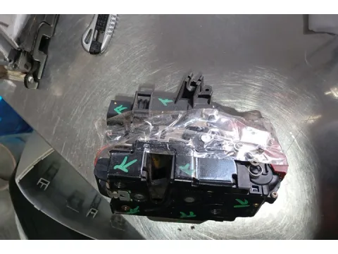 Ηλεκτρομαγνητική Κλειδαριά Εμπρός Δεξιά 7pin για AUDI A4 (2001 - 2005) (8H) (8E)  - 