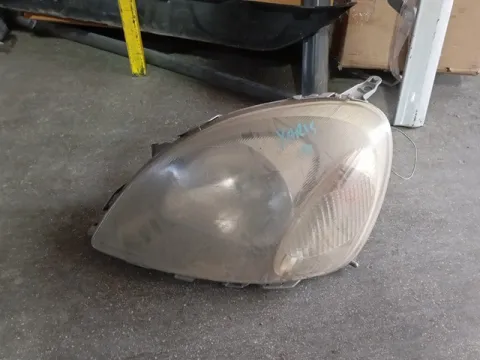 Φανάρι Εμπρός Αριστερό Σπασμένη Βάση για TOYOTA YARIS (1999 - 2002) (XP10) 