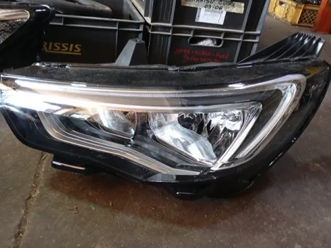 Φανάρι Εμπρός Αριστερό Σπασμένη Βάση  για OPEL GRANDLAND X (2017 -) 