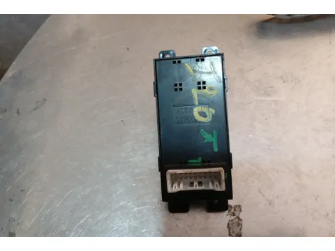 Διακόπτης Παραθύρων Κεντρικός Αριστερής 2πλός 18pin  για HYUNDAI i20 (2015 - 2018)  - 