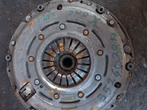 Βολάν Κινητήρα (Σφόνδυλος) για FIAT 500 (2015 - ) (X) 1.6 L Multijet II I4 (turbocharged diesel) 55260384