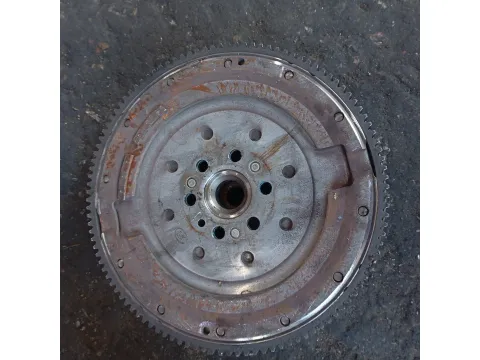 Βολάν Κινητήρα (Σφόνδυλος) για FIAT 500 (2015 - ) (X) 1.6 L Multijet II I4 (turbocharged diesel) 55260384 - 