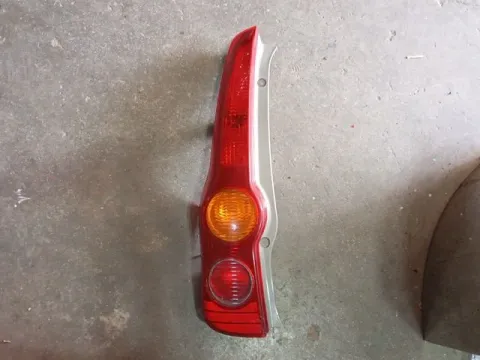 Φανάρι Πίσω Αριστερό Ραγισμένο  για DAIHATSU CUORE (2007 - ) VIII 