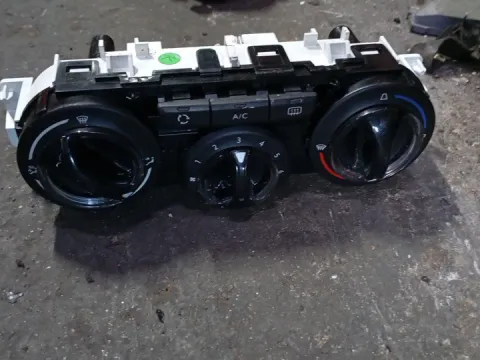 Χειριστήρια Καλοριφέρ E1063071 για PEUGEOT 208 (2016 - 2019) 