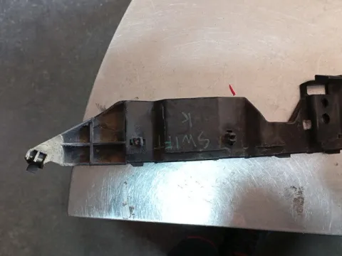 Βάση Προφυλακτήρα Εμπρός Πλαϊνή Δεξιά 7173163J0 για SUZUKI SWIFT (2008 - 2011) (RS) Hatchback - 5dr , (2006 - 2008) (RS) 