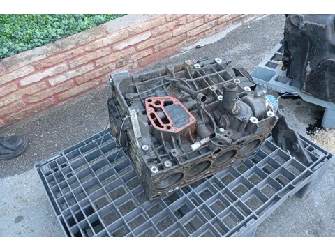 Κορμός - Καπάκι  ( Για Ανταλλακτικά ) για VW GOLF (1998 - 2004) Mk4 (1J1) Hatchback - 3dr 1600 (AKL)  Petrol 100  ( Νέα Γενιά ) *ΠΑΛΕΤΑ 575    * - 