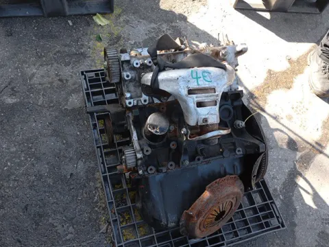  Κορμός - Καπάκι ( Για Ανταλλακτικά )  για TOYOTA COROLLA (1992 - 1997) (AE100) Hatchback - 3dr 1300 4E -FE Petrol 88 16 valve ( Νέα Γενιά ) *ΠΑΛΕΤΑ   579*