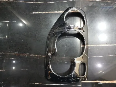 Διακοσμητικό - Προστατευτική Γρίλια Φαναριού  Πίσω Αριστερό Νίκελ Ιμιτασίον  για ISUZU D-MAX (8DH) (2002 - 2007) Pick-Up - 4WD - 2dr Μιάμιση Καμπίνα , Pick-Up - 4WD - 4dr Τετράπορτο 