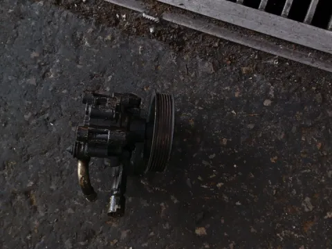 Αντλία Υδραυλικού Τιμονιού Μεταχειρισμένος για TOYOTA COROLLA (2000 - 2002) (ZE111) 1400 4ZZ-FE Petrol 97 VVT-i 