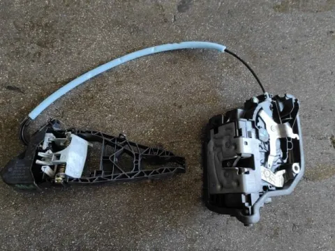 Ηλεκτρομαγνητική Κλειδαριά Πίσω Δεξιά 4 Pin Με Βαση Εξωτερικης Χειρολαβης για BMW X1 (2015 - 2021) (F48) 