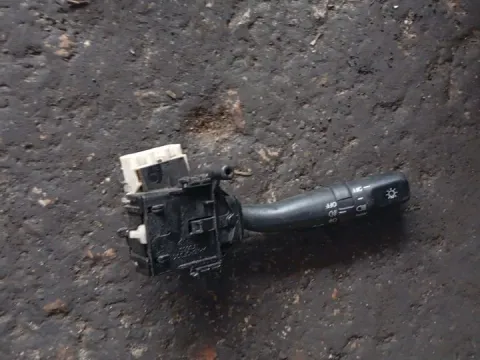 Διακόπτης Φώτων Φλας 173650 για TOYOTA AVENSIS (2003 - 2006) (T250) 