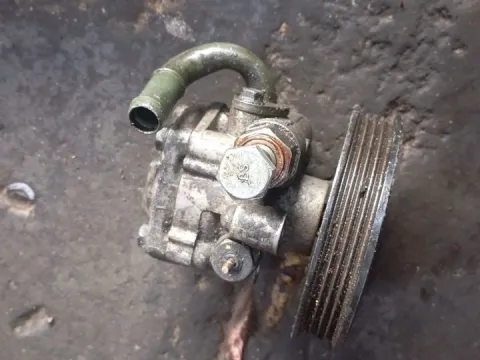 Σύστημα Διεύθυνσης Αντλία Υδραυλικού Τιμονιού Μεταχειρισμένος για KIA RIO (1999 - 2002) (DC) HatchWagon - 5dr 1300 (A3E) petrol 75 