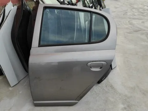 Πόρτα Πίσω Αριστερή για TOYOTA YARIS (1999 - 2002) (XP10) Hatchback - 5dr , (2003 - 2005) (XP10) Hatchback - 5dr (VNKKL123X0A) *E*