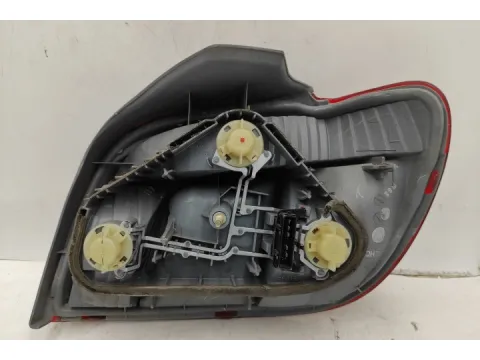 Φανάρι Πίσω Αριστερό Με Φίσα ( Ελαττωματικο ) για TOYOTA YARIS (1999 - 2002) (XP10)  - 