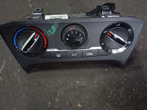 Χειριστήρια Καλοριφέρ 97250C8010 για HYUNDAI i20 (2012 - 2015) ( ) 