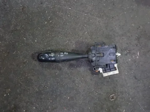 Διακόπτης Φώτων-Φλάς 1736482 για TOYOTA YARIS (1999 - 2002) (XP10) 