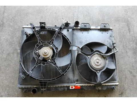 Ψυγείο Νερού Βενζινης Με Βεντιλατέρ για MITSUBISHI CARISMA (1996 - 1999) (DA) Sedan - 4dr , (1999 - 2004) (DA) *Γ* - 