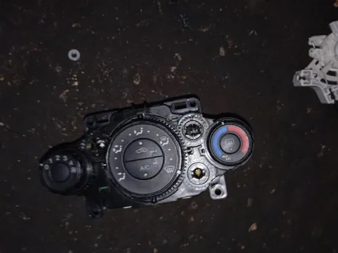 Χειριστήρια Καλοριφέρ 8A6118549 για FORD FIESTA (2008 - 2012) Mk6 (JA8) 