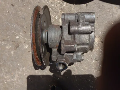 Αντλία Υδραυλικού Τιμονιού Μεταχειρισμένος για TOYOTA HI-LUX (1992 - 1997) (YN85 -110) 