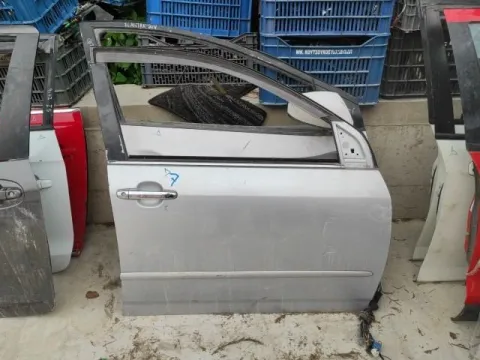 Πόρτα Εμπρός Δεξιά (Στραβές Βίδες) *DUB* για TOYOTA COROLLA (2002 - 2004) (E120) , (2004 - 2007) (E120) *Ε*