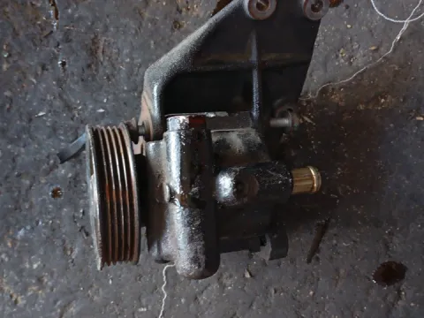 Αντλία Υδραυλικού Τιμονιού Μεταχειρισμένος 7700861672 για RENAULT TRAFFIC (1989 - 2001) 