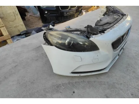 Μούρη (με καπό και φτερά) (Με Xenon Φανάρια και Πιτσιλιστήρια) για VOLVO V40 (2013 - ) F/L*Γ* - 