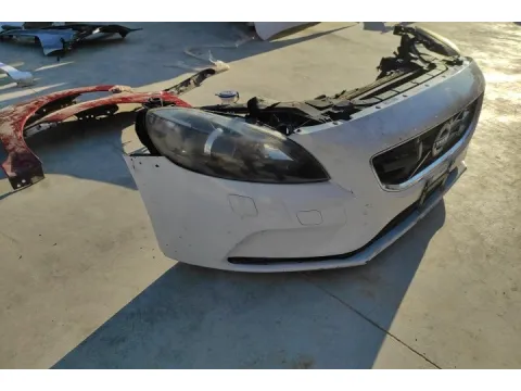 Μούρη (Χ.καπό και φτερά) (Με Xenon Φανάρια και Πιτσιλιστήρια) για VOLVO V40 (2013 - ) *Γ* - 