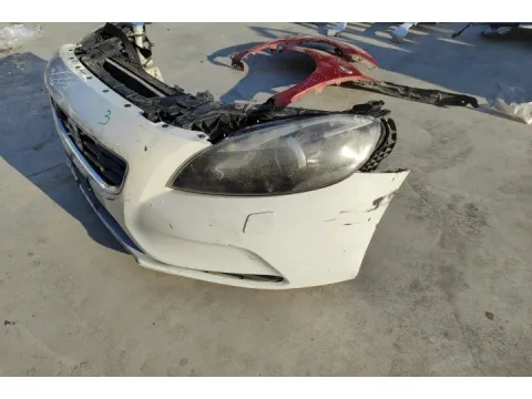 Μούρη (Χ.καπό και φτερά) (Με Xenon Φανάρια και Πιτσιλιστήρια) για VOLVO V40 (2013 - ) *Γ* - 