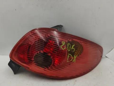 Φανάρι Πίσω Δεξί ( Με Σπασμένη Βάση ) για PEUGEOT 206 (2002 - 2009) 