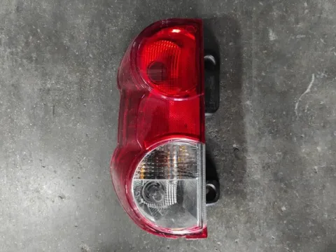 Φανάρι Πίσω Αριστερό ( Ελαττωματικό ) για NISSAN NV200-EVALIA (2010 - ) 
