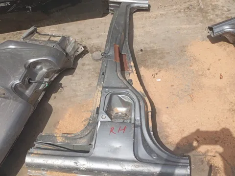 Τροπέτο Κολόνα Μεσαία Δεξιά για NISSAN NV200-EVALIA (2010 - ) *ΔΒ*