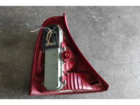 Φανάρι Πίσω Δεξί ( Ελαττωματικο ) για RENAULT CLIO (2001 - 2005) (BB_) (CB_)  - 