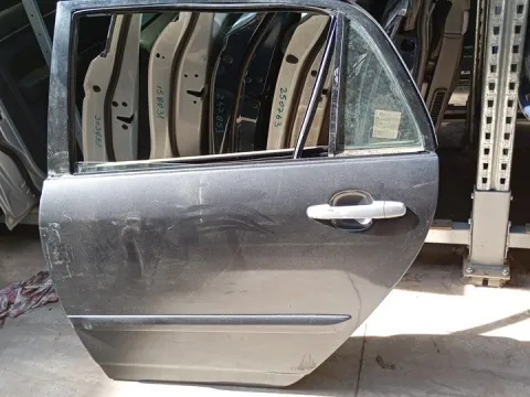 Πόρτα Πίσω Αριστερή (Με Στραβές Βίδες) για TOYOTA COROLLA (2002 - 2004) (E120) Hatchback - 5dr (KM22) , (2004 - 2007) (E120) *Ε*