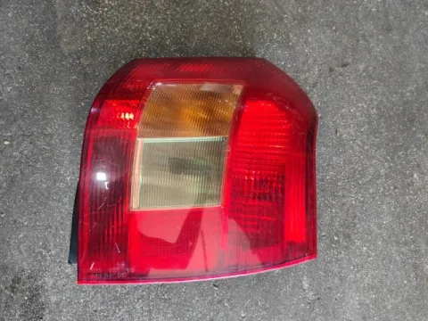 Φανάρι Πίσω Δεξί ( Ελαττωματικες Βασεις ) για TOYOTA COROLLA (2002 - 2004) (E120) 