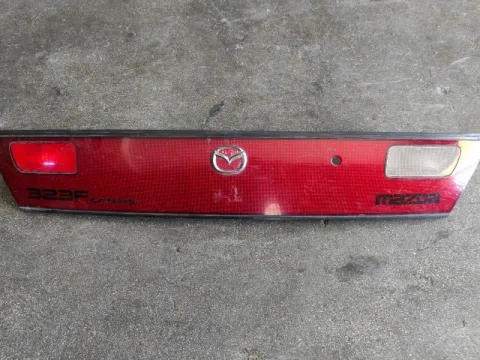 Φανάρια Πίσω Με Μεσαίο Ανακλαστικό για MAZDA 323F (1995 - 1998) (BA) 