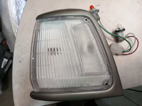 Aftermarket Ανταλλακτικά Φλας Εμπρός Αριστερό Ιμιτασιόν για TOYOTA HI-LUX (1988 - 1991) (YN85-110) 