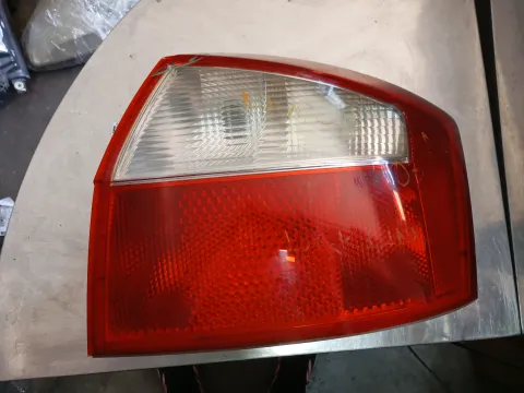 Φανάρι Πίσω Δεξί Ελαττωματικό  6pin  για AUDI A4 (2001 - 2005) (8H) (8E) 