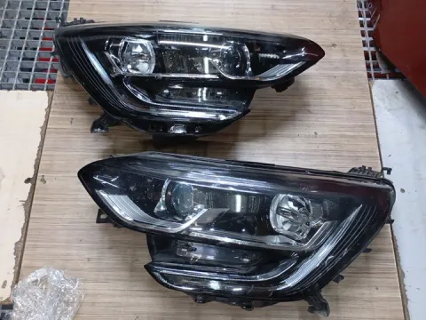 Μούρη (με καπό και φτερά) (Με Parktronic) για RENAULT MEGANE (2016 - ) 