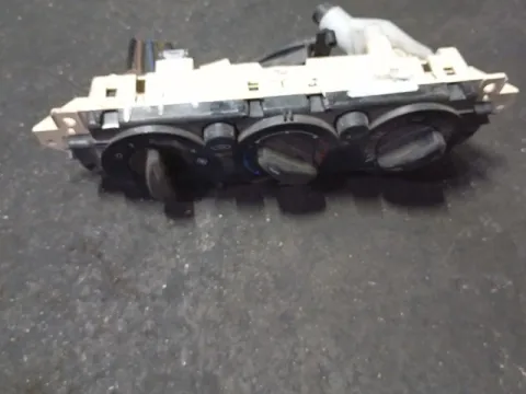 Χειριστήρια Καλοριφέρ 3M5T19980AD για FORD FOCUS (2004 - 2008) Mk2a (DA3 - C307) 