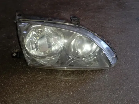 Φανάρι Εμπρός Δεξί Σπασμένη Βάση για TOYOTA AVENSIS (2000 - 2003) (T220) 