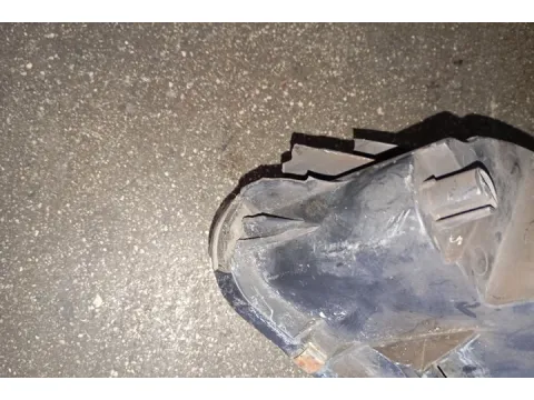 Φανάρι Εμπρός Δεξί Σπασμένη Βάση για TOYOTA AVENSIS (2000 - 2003) (T220)  - 