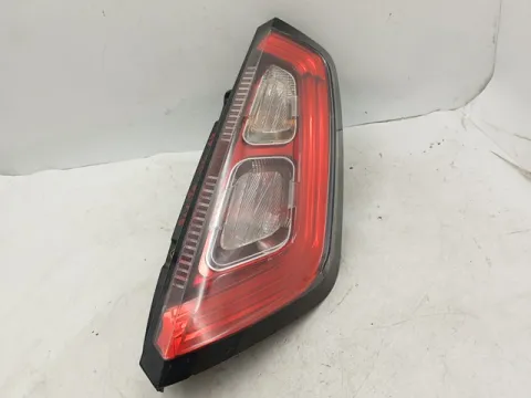 Φανάρι Πίσω Δεξί Led Με Άσπρη Ορθογώνια Φίσα για FIAT PUNTO (2009 - 2012) (199) EVO